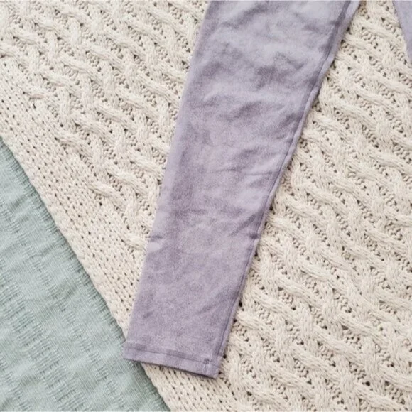 NWT AERIE Coated Faux Leather Light Mauve Limited Edition Leggings- M - Picture 3 of 8